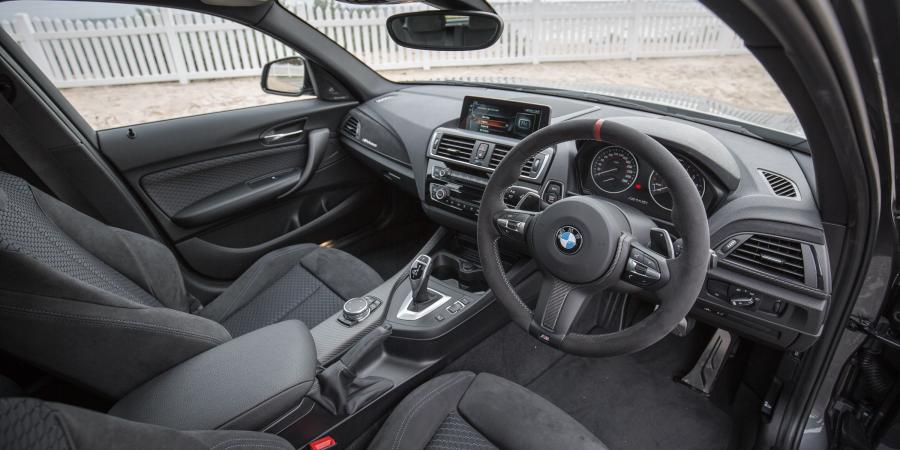 Интерьер BMW M140i Performance Edition (F20) 2017 года  (AU) (фото 12 из 25)